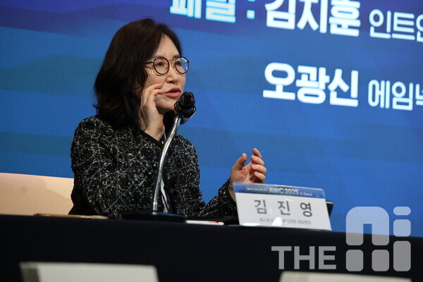 김진영 베스트오브미 여성의원 대표원장이 22일 경기도 판교 차바이오컴플렉스에서 열린 ‘AWC(AI World Congress) 2025 in Seoul(이하 AWC 2025 서울)’ 패널토론에서  “현재 우리나라 저출산은 급격히 진행되고 있으며 원인으로 난임과 고령 출산이 큰 부분을 차지하고 있다”고 말했다. /구아현 기자