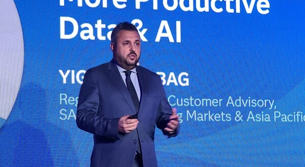 이잇 카라바그 SAS 고객 어드바이저리 부문 EME-AP 지역 디렉터가 AI 모델을 구축하고 합성데이터를 생성할 수 있는 SAS Viya(바이아) 제품을 소개하고 있다. /구아현 기자