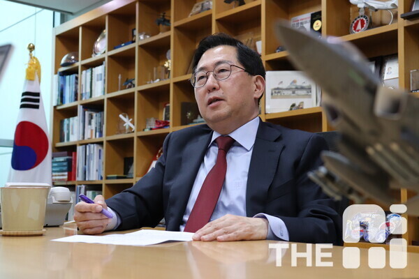 유용원 의원은  “북한군은 우크라이나 전쟁에 약 1만 2000명을 파병한 것으로 알려졌다”며 “이들이 실전 경험을 축적한 뒤 귀환한다면, 우리에게는 중장기적으로 커다란 위협이 될 수 있다”고 경고했다. /유덕규 기자