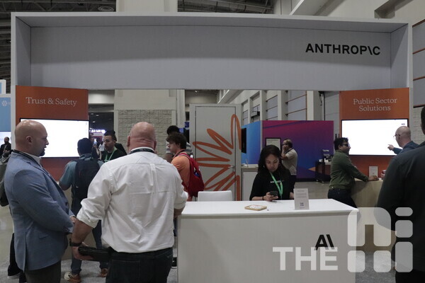 AWS DC 서밋에 설치된 앤트로픽 전시장 모습. /김동원 기자