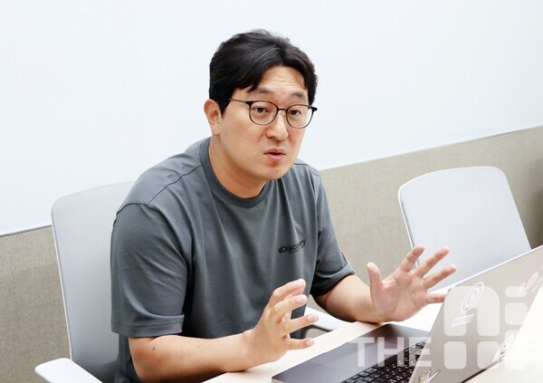 최권열 바비톡 CTO는 AI 검색 기능에 대해 “은행 챗봇처럼 고정된 매뉴얼이 아니라 실시간으로 변하는 정보를 처리하는 것이 기술적으로 훨씬 어려웠다”며 “하지만 해당 내용을 반영해 완성도 높은 AI를 구현할 수 있었다”고 말했다. /김동원 기자