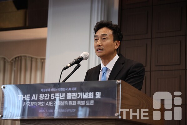 1일 진행된 THE AI 창간 5주년 출판기념회 및 특별 토론에서 황민수 THE AI 대표가 개회사를 하고 있다. /유덕규 기자