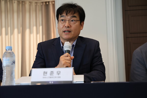 현준우 아이스크림미디어 대표는 1일 ‘THE AI’ 창간 5주년을 기념해 새 정부의 AI 정책 방향을 집중 조명한 민간인공지능특별위원회 토론에서 AI 교과서에 대한 손실을 토로하면서 정부의 일관된 정책 유지를 호소했다. /유덕규 기자
