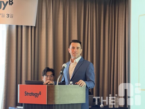 3일 서울 역삼 조선팰리스에서 진행된 스트레티지의 기자간담회에서 로넨 나인슈타인(Ronen Naishtein) 스트레티지 아태지역 총괄 부사장이 새로운 기술 전략을 발표하고 있다. /유덕규 기자