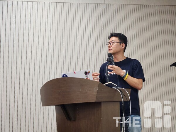 김동환 포티투마루 대표는 “단순히 코딩만 하는 코더나 알고리즘만 다루는 프로그래머 수준에서는 시장에서 갈 데가 없다”며 “전체 시스템을 설계하고 아키텍처링할 수 있는 엔지니어가 되어야 한다”고 조언했다. /김동원 기자