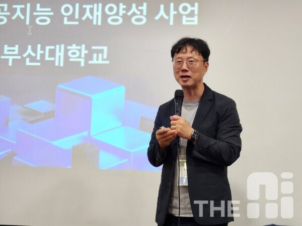 송길태 부산대 AI융합혁신대학원장은 “기존 1년이 걸리던 환자 데이터 처리 작업을 생성 AI로 대폭 단축하는 동시에 심장질환 예후 예측 정확도를 크게 향상시켰다”고 밝혔다. /김동원 기자