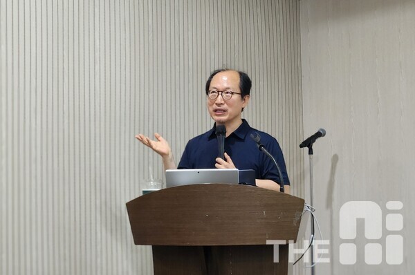 이지형 성균관대 인공지능대학원장은 개인별 다중 페르소나를 인식하는 혁신적인 AI 기술을 소개했다. /김동원 기자