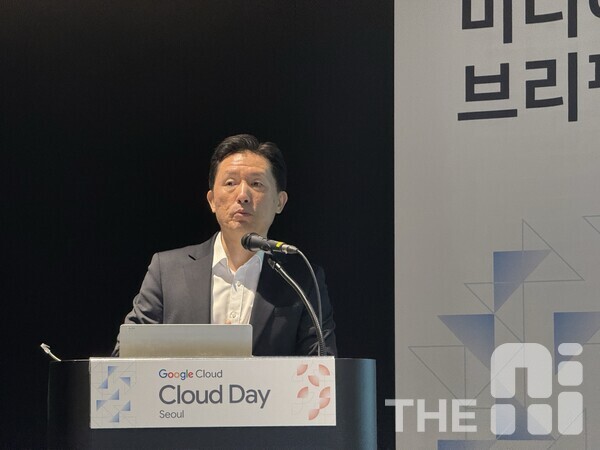 8일 서울 강남구 코엑스에서 열린 구글 클라우드 데이 서울에서 전대일 IDC AI리서치 수석연구원이 자사의 조사 결과에 대해 설명하고 있다. /유덕규 기자