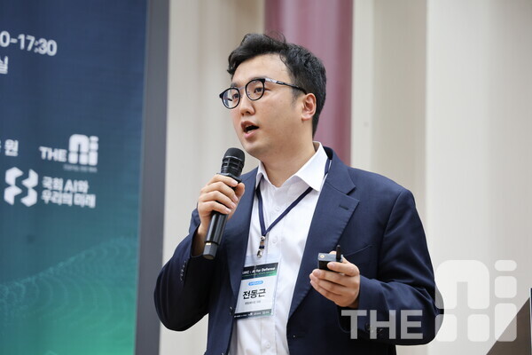 28일 서울 여의도 국회의원회관에서 진행된 AWC 2025 in 국방에서 전동근 퀀텀에어로 대표는 무인항공기(UAV) 분야의 AI 적용과 생존성, 그리고 인증 기반 신뢰 확보 전략을 제시했다. /유덕규 기자