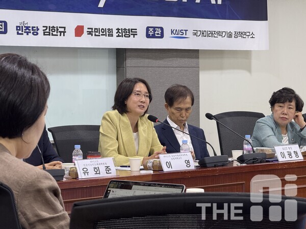 이영 KAIST 문술미래전략대학원 초빙석학교수 및 전 중기벤처부 장관은 전략산업을 밀고 나아가야 할 때 제동을 거는 규제를 빠르게 없애는 방법을 고민해야 한다고 강조했다. /유덕규 기자