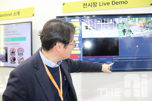 이석중 라온피플 대표가 AI 관제시스템  ‘라온 센티넬(LAon Sentinel)’을 소개하는 모습. /김동원 기자