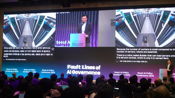석상옥 네이버랩스 대표는 21일 용산 서울 드래곤시티에서 열린 ‘서울 AI 정책 컨퍼런스 2025(SAIPCON 2025)’ 발표하고 있다. /구아현 기자