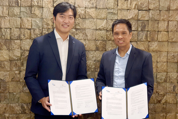 에스아이에이가 스카이맵 글로벌 필리핀(SkyMap Global Philippines)과 업무협약(MOU)을 체결했다. 사진 왼쪽은 전태균 에스아이에이 대표. /에스아이에이