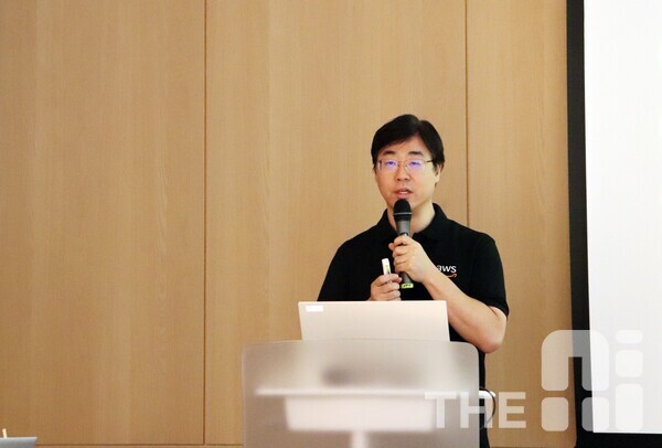 최영준 AWS 데이터·인공지능 스페셜리스트 SA 리더는 AI 에이전트 기술을 프로덕션 환경에 안정적으로 배포할 수 있는‘아마존 베드록 에이전트코어(Amazon Bedrock AgentCore)’를 출시한다고 밝혔다. /김동원 기자 