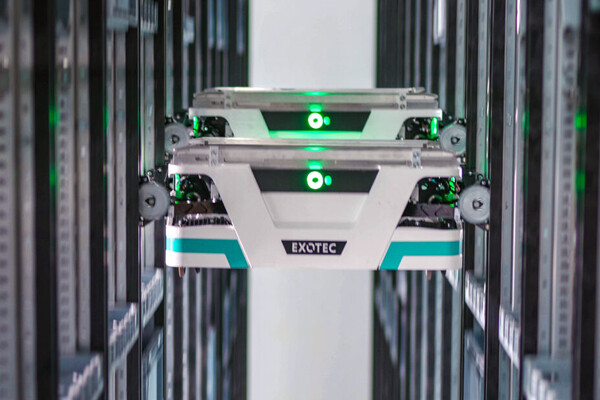 엑소텍의 스카이팟은 14m 높이까지 수직 상승하며 초당 4m 속도로 상품을 집어낸다. /엑소텍