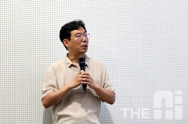 장하영 써로마인드 대표는 “과거 스마트팩토리가 자동화와 디지털화에 그쳤다면, AI 도입으로 다크팩토리로 대표되는 완전 자율화·무인화 공장을 만드는 것이 제조업의 진행 방향”이라고 설명했다. /김동원 기자
