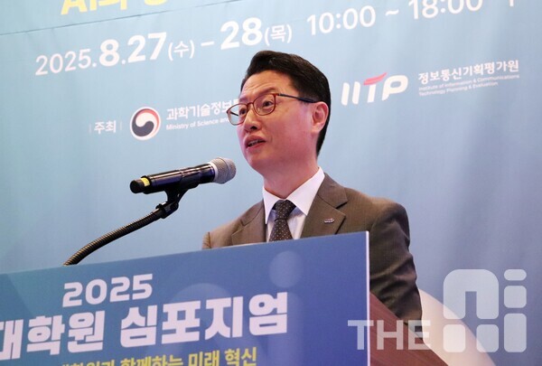 홍진배 IITP 원장은 “IITP는 2019년부터 AI대학원·AI융합혁신대학원 19개 학교를 지원해 3300명 총 1700억원 규모의 사업을 추진하고 있다”고 밝혔다. /김동원 기자