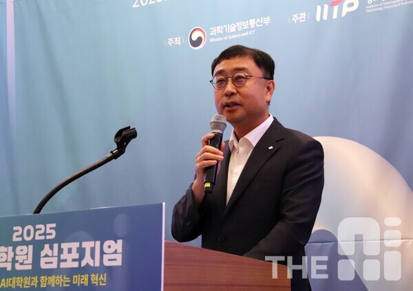 송상훈 과기정통부 정보통신정책실장은 “내년에는 기업과 밀접하게 협력하는 AX 대학원을 개설하여 산업 현장과 직결되는 실전형 석박사급 인재 양성도 추진할 계획”이라고 밝혔다. /김동원 기자