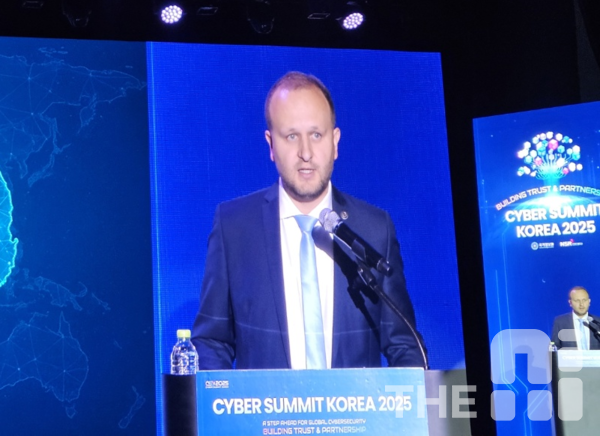 루카시 킨트르 체코 NUKIB(국가사이버정보보안청) 청장이 9일 서울 강남 코엑스에서 열린 ‘사이버 서밋 코리아 2025(CSK2025)’ 개회식에서 기조연설을 하고 있다. /구아현 기자
