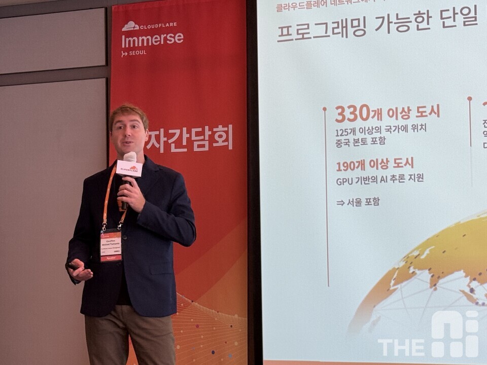 마이클 트레만테(Michael Tremante) 클라우드플레어 시니어 디렉터는 나날이 사이버 공격이 늘어나고 있다고 주의가 필요하다고 강조했다. /유덕규 기자