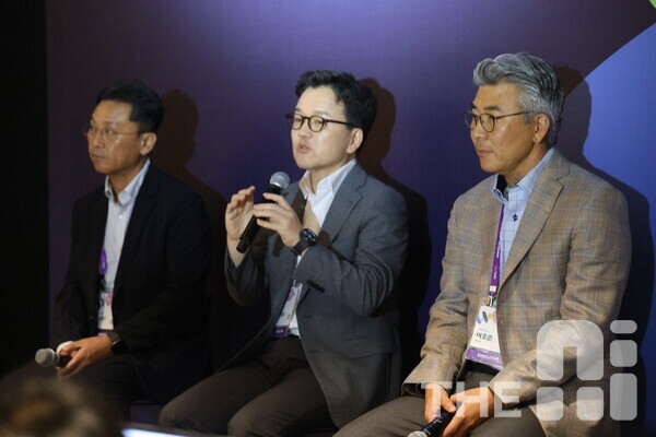 11일 코엑스에서 열린 삼성SDS ‘리얼 서밋 2025’ 행사 일환으로 열린 기자간담회에서 이준희 삼성SDS CEO(대표)가 기자의 질문에 대답하고 있다. /구아현 기자