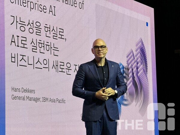 한스 데커스(Hans Dekkers) IBM 아시아·태평양지역 제너럴 매니저는 AI 도입의 핵심 요소로 데이터 주권 확보가 필수라고 강조했다. /유덕규 기자