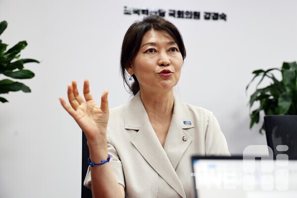 강경숙 조국혁신당 의원은 AI 시대에도 “교육은 누구도 소외해선 안 된다”고 강조했다. /구아현 기자
