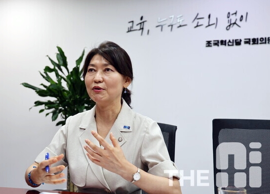 강경숙 의원은 “대시보드 화면으로만 아이들을 관리하면 교육은 삭막해질 수밖에 없다”며 교사와 학생간 벽이 생기는AI 교육 방식은 반대했다. /구아현 기자