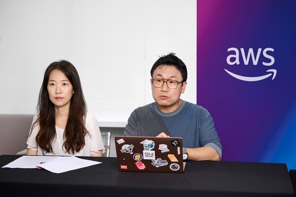 조성익 텔레픽스 대표(오른쪽)와 권다롱새 텔레픽스 상무(왼쪽)는 앞으로는 위성 자체에서 AI 분석까지 마친 뒤 결과만 지상으로 보내는 ‘우주 클라우드’를 구축하겠단 포부를 밝혔다.