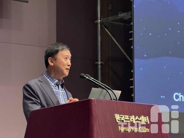 25일 서울 중구 프레스센터에서 진행된 SCL 기술발표회에서 김명호 재능대 교수가 SCL 기술에 대해 설명하고 있다. /유덕규 기자