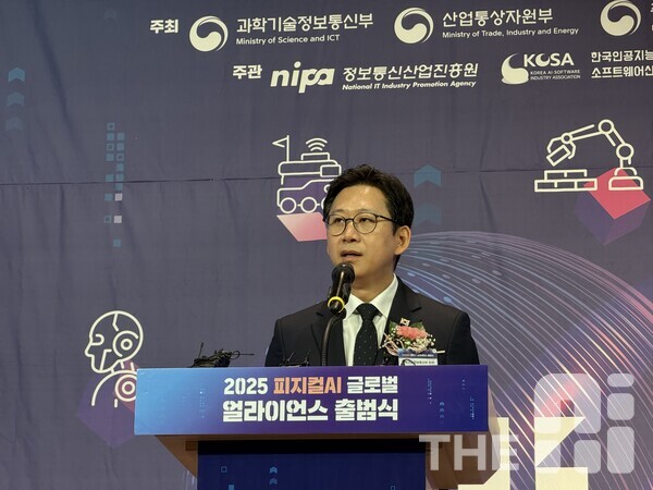 29일 서울 중구 앰배서더 서울 풀만 호텔 그랜드 볼룸에서 진행된 ‘피지컬AI 얼라이언스 출범식’에서 배경훈 과학기술정보통신부 장관은 글로벌 기술 패권 경쟁의 중심인 피지컬AI의 R&D(연구·개발) 예산을 대폭 신설하겠다고 강조했다.