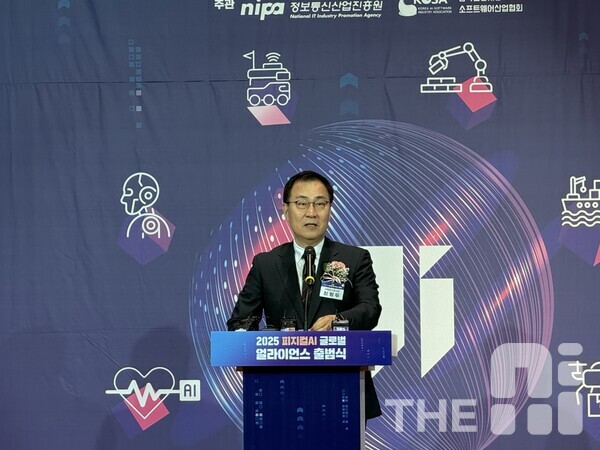 29일 서울 중구 앰배서더 서울 풀만 호텔 그랜드 볼룸에서 진행된 ‘피지컬AI 얼라이언스 출범식’에서 이성윤 더불어민주당 의원은 법사위에서 피지컬 AI 활동을 위한 전방위 지원 약속했다. /유덕규 기자 29일 서울 중구 앰배서더 서울 풀만 호텔 그랜드 볼룸에서 진행된 ‘피지컬AI 얼라이언스 출범식’에서 최형두 국민의힘 의원은 정동영 통일부 장관 등 여야가 모여 초당적 협력을 이어가겠다고 강조했다. /유덕규 기자