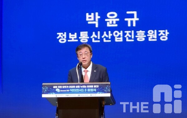 박윤규 NIPA 원장은 “생성형 AI와 에이전트 AI를 결합해 초개인화 의료 서비스를 구현할 것”이라고 말했다. /김동원 기자