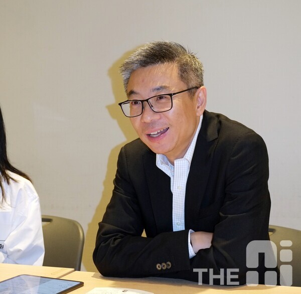 야오 바오징(姚宝敬) 상하이시 소프트웨어산업협회 사무총장은 본지와 인터뷰에서 중국은 완전한 AI 생태계를 갖추고 있다고 밝혔다. /김동원 기자