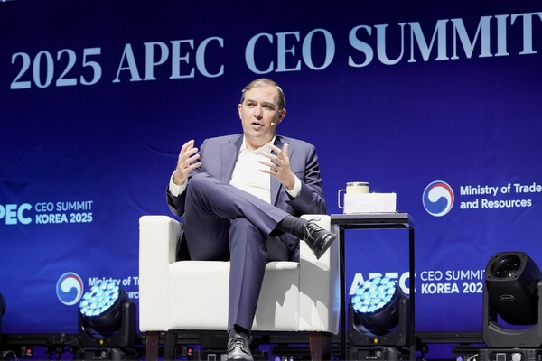 맷 가먼(Matt Garman) AWS CEO는 경주서 열린 퓨처 테크 포럼에서  “AI가 거의 모든 산업과 기업의 변화를 이끌고 있으며, 향후 경제 성장과 생산성 향상에 미칠 영향이 클 것”이라며 “AI의 잠재력 실현을 위해서는 클라우드 인프라와 데이터 접근성이 필수”라고 밝혔다. /AWS