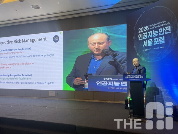 리처드 말라 FLI(Future of Life Institute) AI 안전 전략 수석이  29일 서울에서 열린 ‘2025 인공지능 안전 서울 포럼’에서 발표하고 있다. /구아현 기자