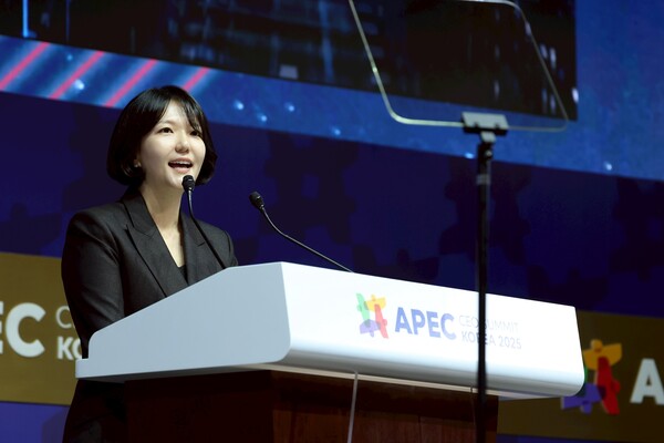 29일 경주 예술의전당에서 열린 APEC CEO 서밋에서 최수연 네이버 대표가 AI 데이터센터에 대한 지원책 마련을 강조했다. /네이버