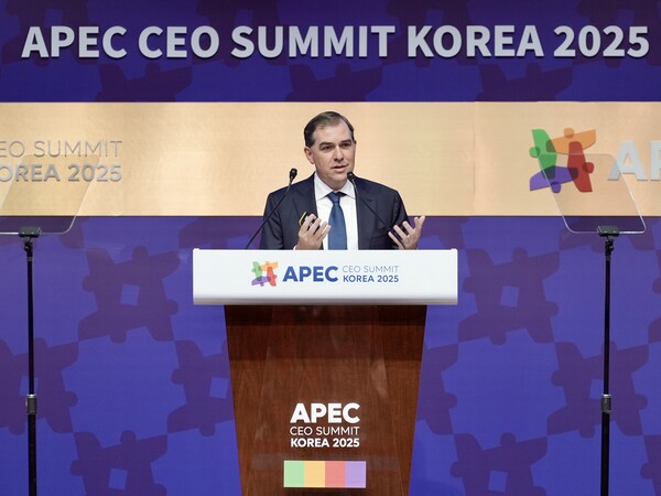 맷 가먼 AWS CEO가 경주에서 열린 APEC CEO 서밋에서 기조연설하고 있다. /AWS