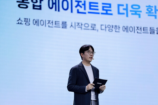 김범준 네이버 COO는  “다양한 유형의 메타데이터를 확보할 수 있는 네이버만의 장점을 살려, 쇼핑 에이전트의 경우 실제 구매자와 예약자만 남길 수 있는 리뷰, 판매자와 직접 연결된 재고 데이터 등 신뢰도 높은 데이터 인프라를 구축했다”고 말했다. /네이버