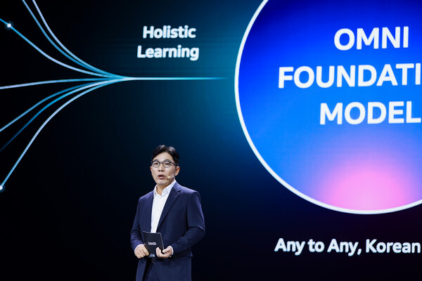 김유원 네이버클라우드 대표는 “네이버는 자국의 언어·데이터·산업 구조를 가장 깊이 이해하는 기업으로서, ‘소버린 AI 2.0’을 기반으로 산업별 버티컬 AI 모델을 구축해가고 있다”고 밝혔다. /네이버