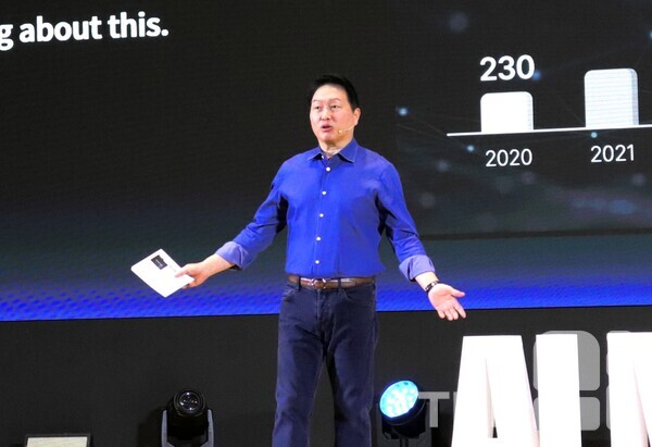 최태원 SK그룹 회장은  AI 시대에서 GPU보다 더 큰 병목은 HBM이 될 것으로 진단했다. /김동원 기자