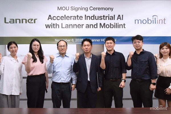 (왼쪽에서 세번째부터) 래너 Tom Fong 부사장, 김성모 모빌린트 본부장. /모빌린트