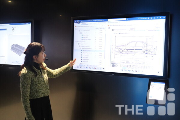 김현진 다쏘시스템코리아 3D익스피리언스센터장은 “챗GPT와 대화하듯 ‘4인승으로 유럽에 납품할 건데 어떻게 가야 될까’라고 물으면 AI 에이전트가 유럽 규격에 맞는 설계를 추천해준다”고 설명했다. /김동원 기자