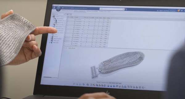 다쏘시스템과 아식스는 버추얼 트윈을 활용해 사용자 맞춤 신발을 제작하고 있다. /다쏘시스템 유튜브 캡처