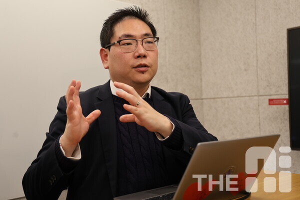 이대욱 상무는 AI가 진정으로 의료진의 업무 부담을 완화하려면, AI가 일을 대신하는 것이 아니라 의료진이 환자 진료에 집중할 수 있도록 도와야 한다고 강조했다. /유덕규 기자