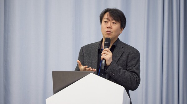 김태윤 SK텔레콤 파운데이션 모델 담당이 개발 중인 AI 모델을 주제로 발표하고 있다.