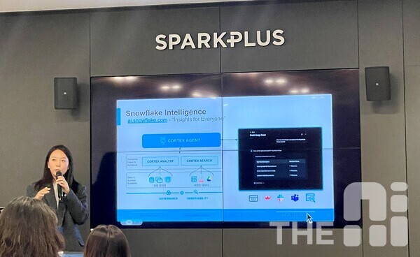 이수현 에반젤리스트가 스노우플레이크 인텔리전스에 대해 설명하고 있다. /서재창 기자