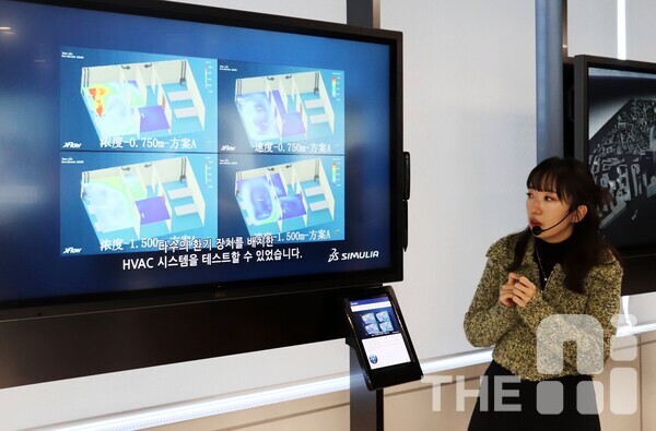 코로나19가 중국 우한에서 확산되자 중국 정부는 버추얼 트윈을 활용해 음압병동을 설계했다. 김현진 다쏘시스템코리아 3D익스피리언스센터장은 “코로나 당시 많은 기업 임원들이 이 사례를 보러 센터에 방문했다”고 밝혔다. /김동원 기자