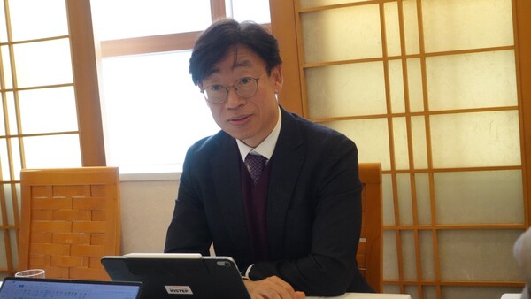 오태석 한국과학기술기획평가원(KISTEP) 원장은 25일 서울에서 열린 취임 후 가진 첫 기자간담회에서 사전기회점검 체제에 대해 설명하고 있다. /구아현 기자